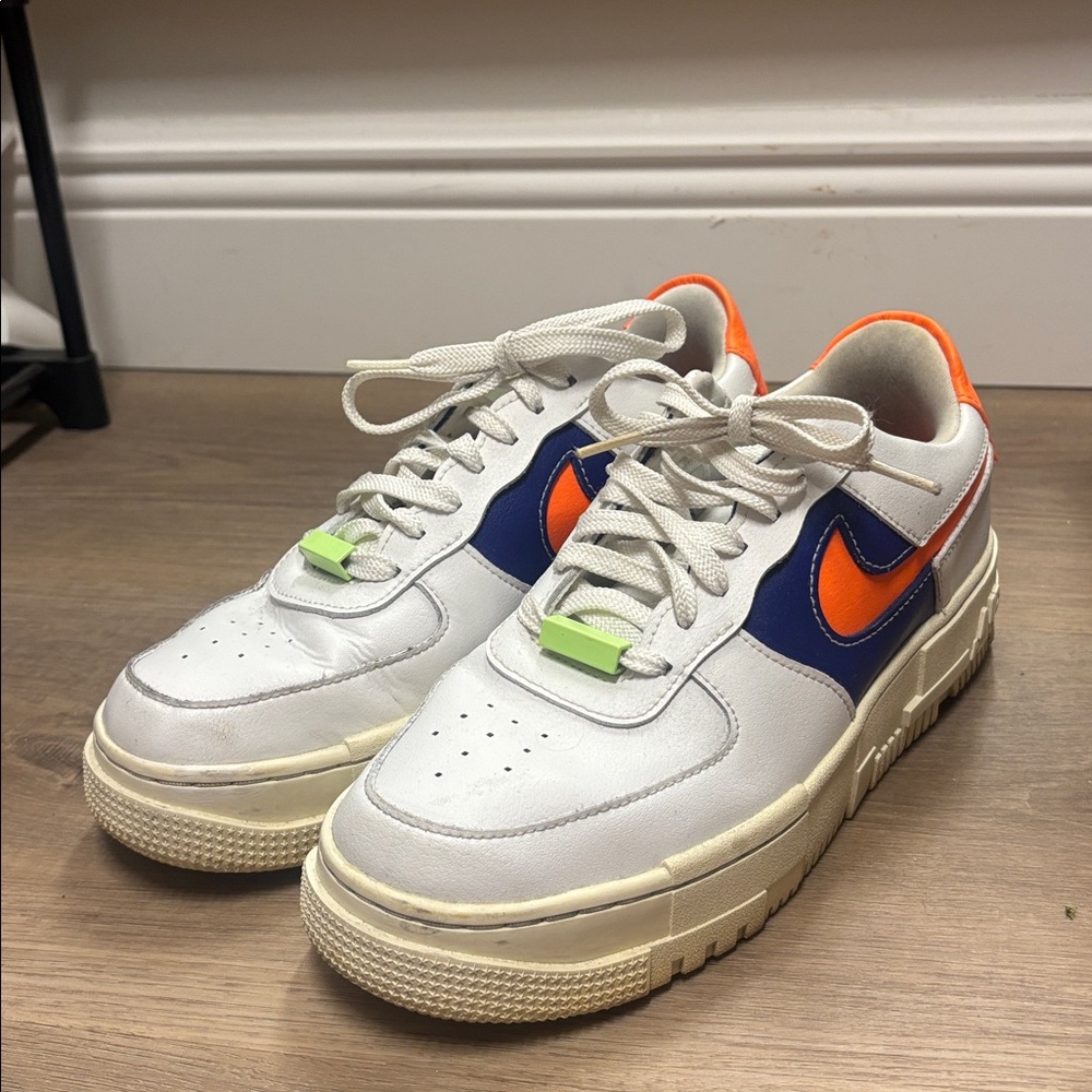 GENTLY WORN-almost brand new! Nike Air Force 1 Low Pixel - Picture 3 of 3